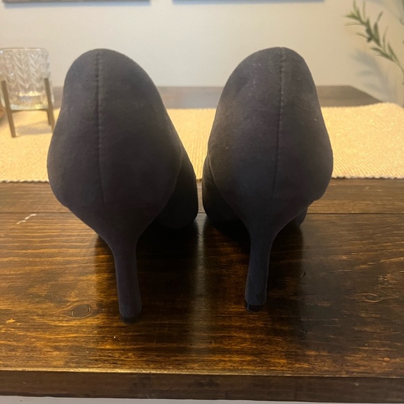Navy Blue pumps size 8 - Picture 2 of 3